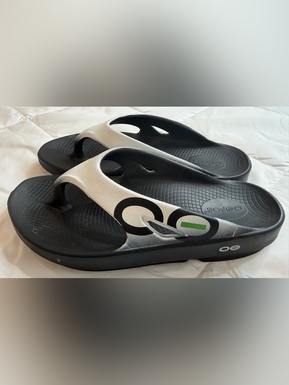OOFOS OOriginal Sport Thong Flip Flop Sandal Black/White Women’s 9 EU 40